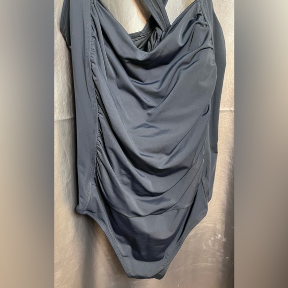 Merona Women’s Size 26 Black Ruched Cross back Swimsuit - Picture 5 of 6